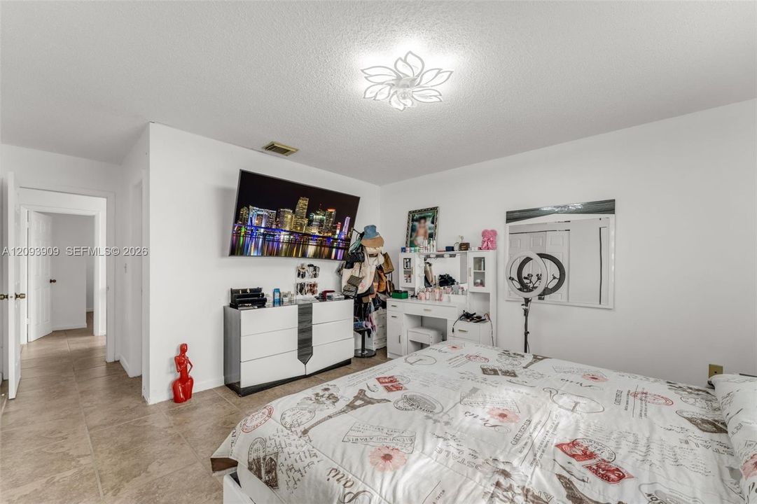 На продажу: $480,000 (4 спален, 2 ванн, 1796 Квадратных фут)