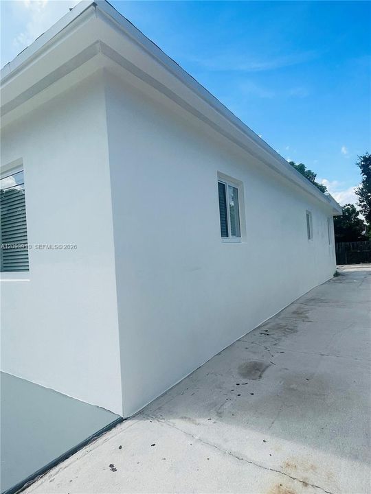For Rent: $4,200 (4 beds, 3 baths, 1697 Square Feet)