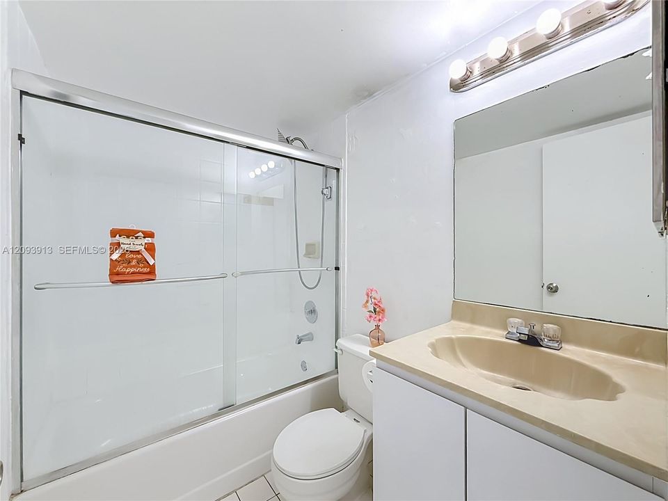 For Rent: $2,200 (2 beds, 2 baths, 750 Square Feet)