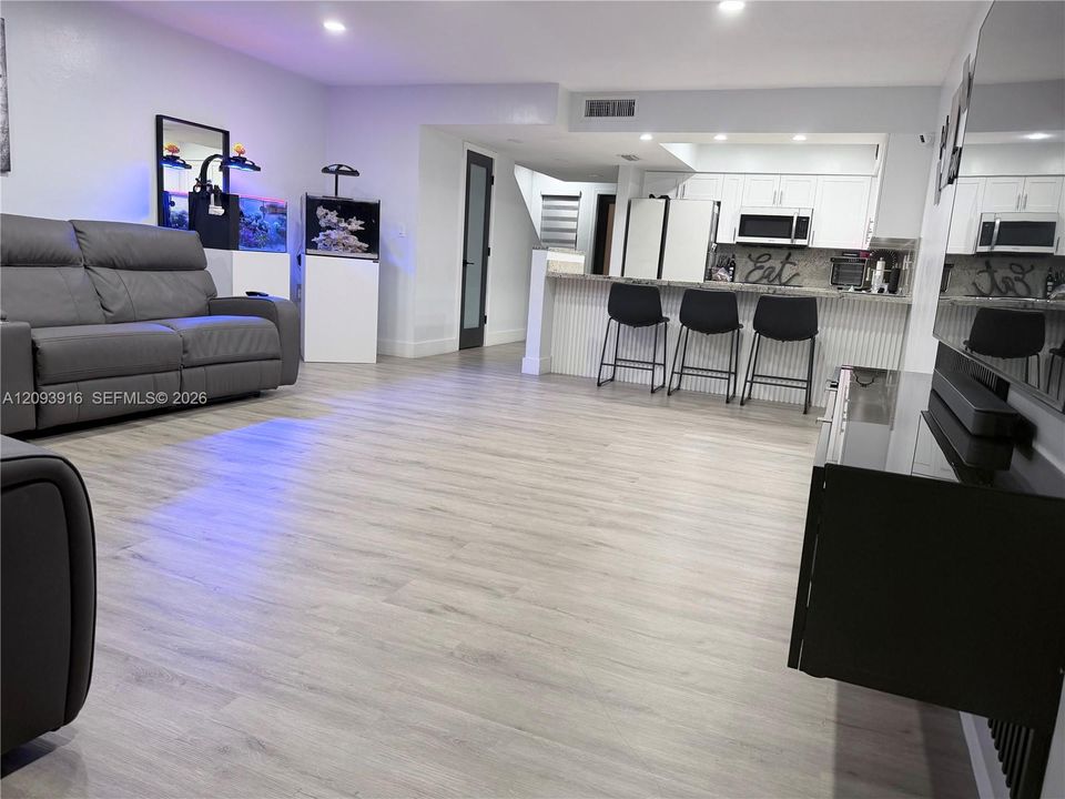 En Venta: $498,000 (2 camas, 2 baños, 1408 Pies cuadrados)