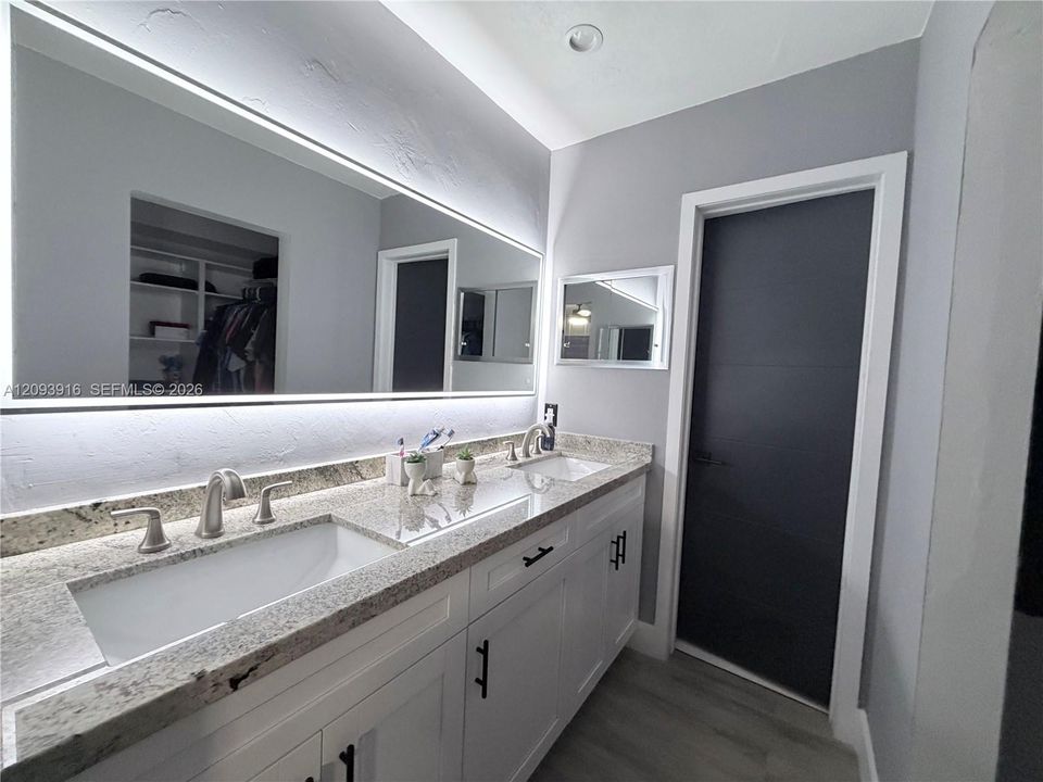 En Venta: $498,000 (2 camas, 2 baños, 1408 Pies cuadrados)