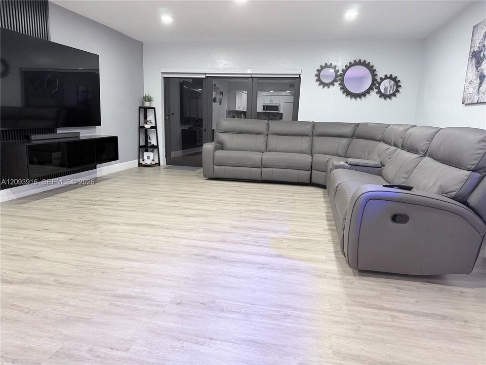 En Venta: $498,000 (2 camas, 2 baños, 1408 Pies cuadrados)