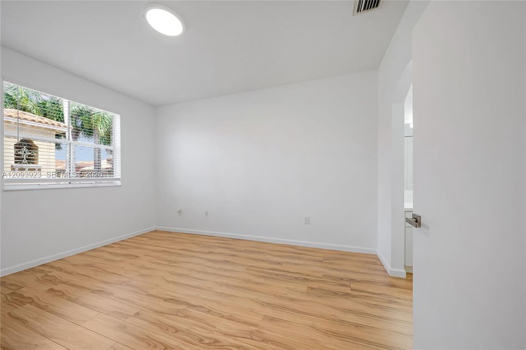 For Rent: $2,300 (2 beds, 2 baths, 1100 Square Feet)