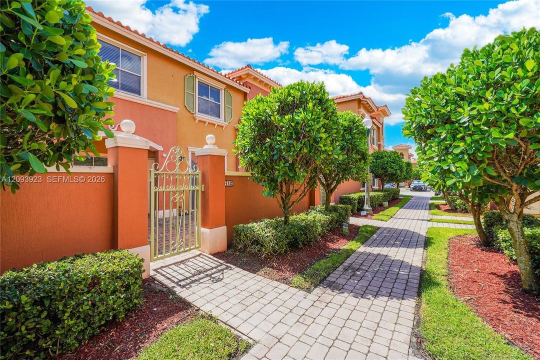 For Rent: $2,300 (2 beds, 2 baths, 1100 Square Feet)