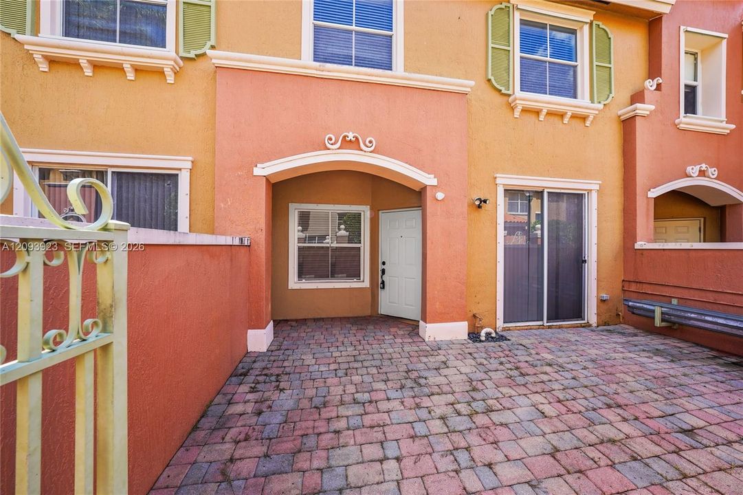 For Rent: $2,300 (2 beds, 2 baths, 1100 Square Feet)