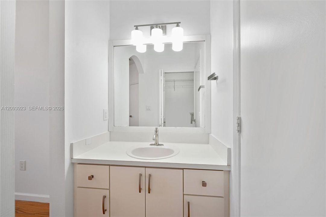 For Rent: $2,300 (2 beds, 2 baths, 1100 Square Feet)