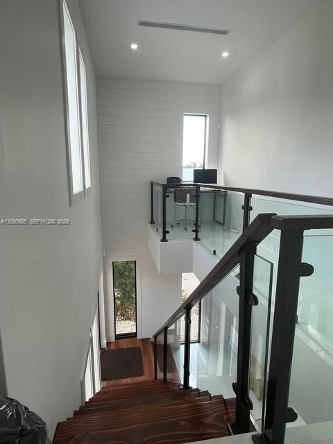 В аренду: $9,000 (3 спален, 3 ванн, 1714 Квадратных фут)