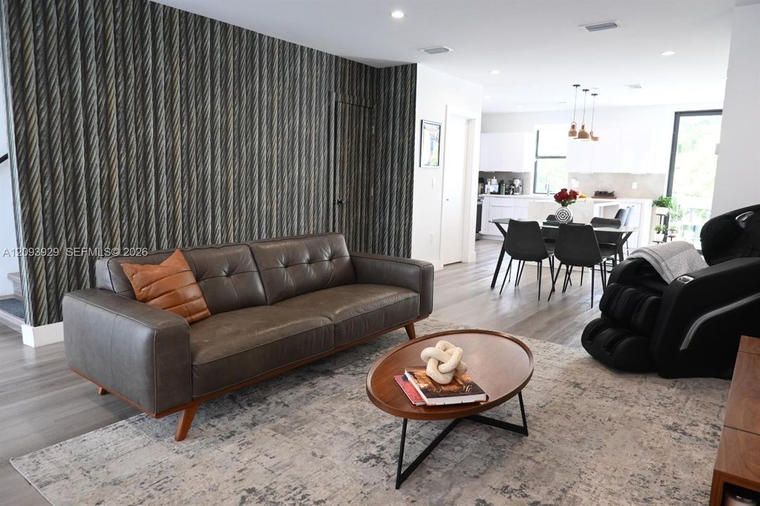 В аренду: $4,900 (3 спален, 2 ванн, 1604 Квадратных фут)