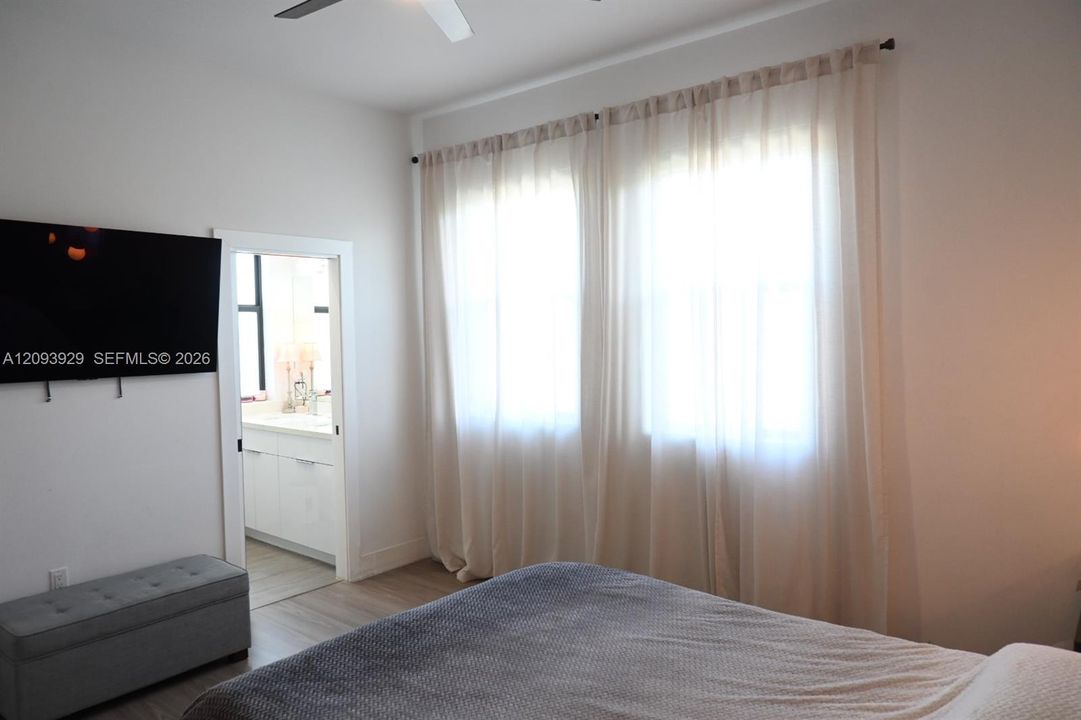 В аренду: $4,900 (3 спален, 2 ванн, 1604 Квадратных фут)