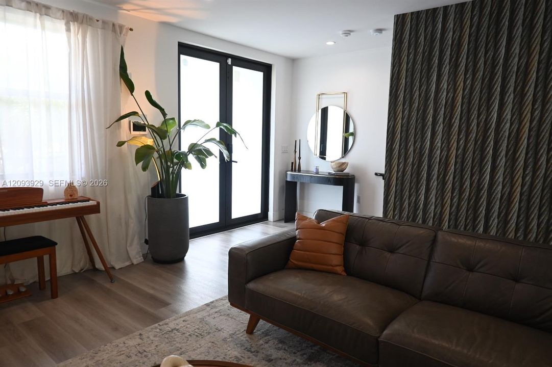 В аренду: $4,900 (3 спален, 2 ванн, 1604 Квадратных фут)