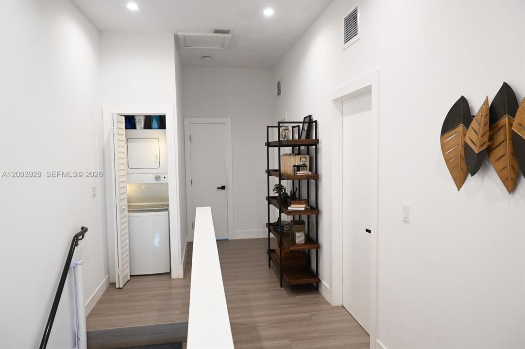 В аренду: $4,900 (3 спален, 2 ванн, 1604 Квадратных фут)