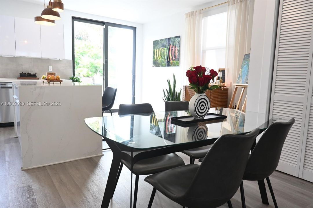 В аренду: $4,900 (3 спален, 2 ванн, 1604 Квадратных фут)