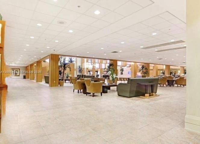 На продажу: $68,900 (1 спален, 1 ванн, 720 Квадратных фут)