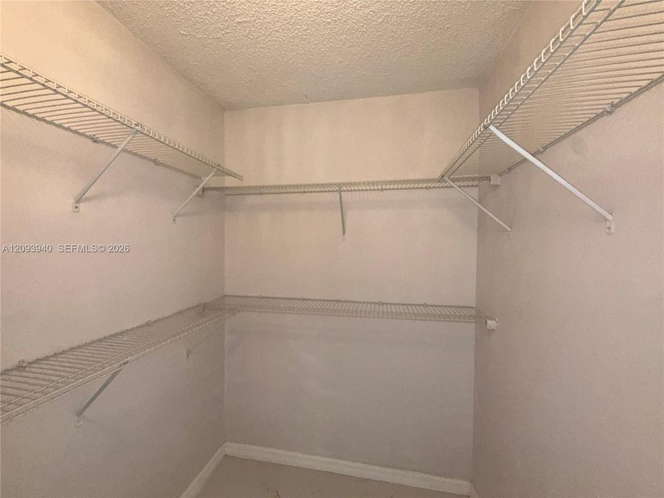 Master Bedroom Walking Closet