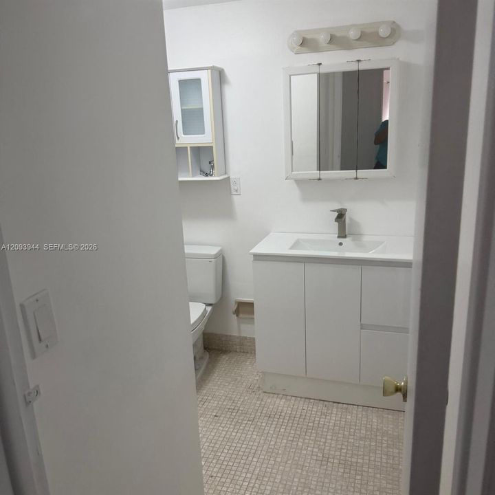 For Rent: $1,750 (1 beds, 1 baths, 709 Square Feet)