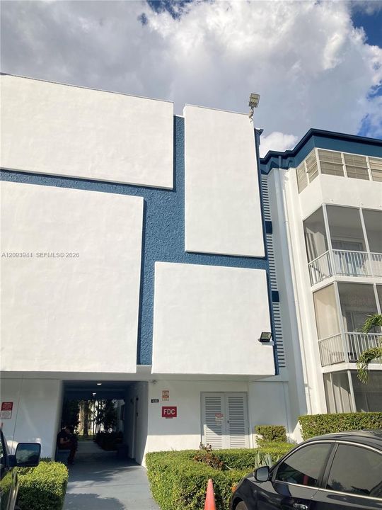 For Rent: $1,750 (1 beds, 1 baths, 709 Square Feet)