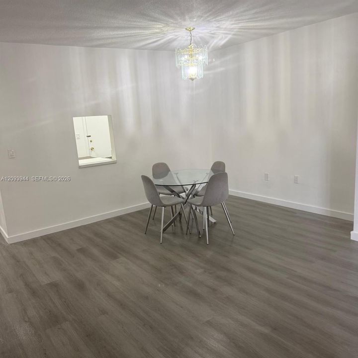For Rent: $1,750 (1 beds, 1 baths, 709 Square Feet)