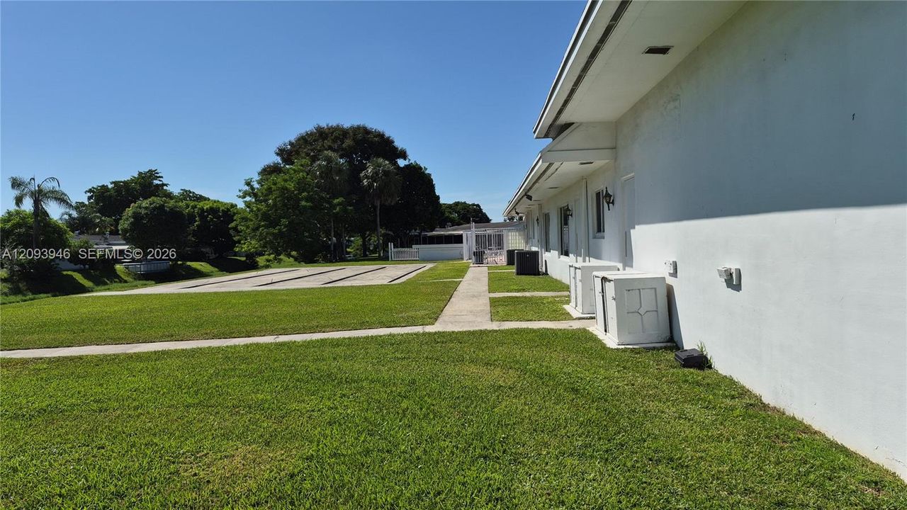 For Sale: $395,000 (2 beds, 2 baths, 1690 Square Feet)