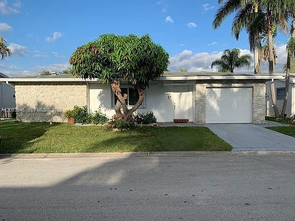 For Sale: $395,000 (2 beds, 2 baths, 1690 Square Feet)