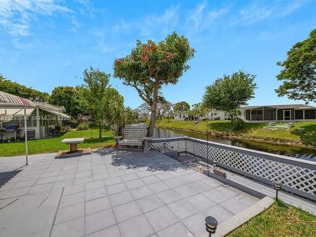 For Sale: $395,000 (2 beds, 2 baths, 1690 Square Feet)