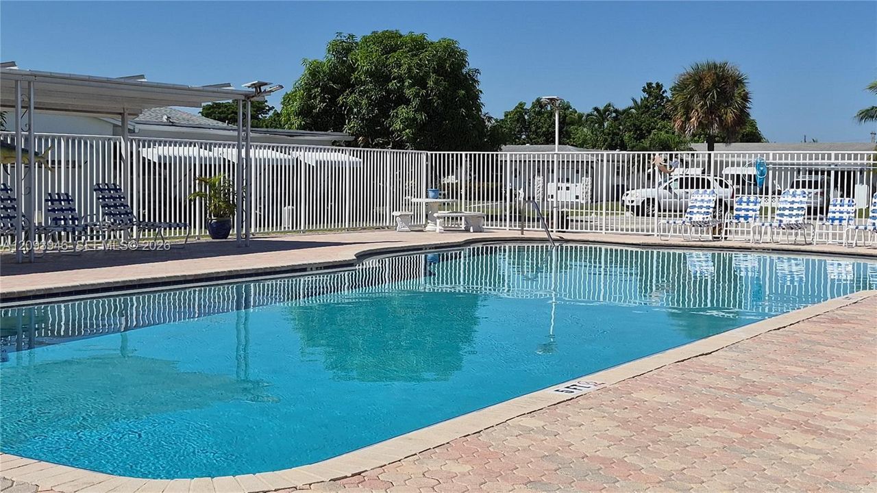 For Sale: $395,000 (2 beds, 2 baths, 1690 Square Feet)