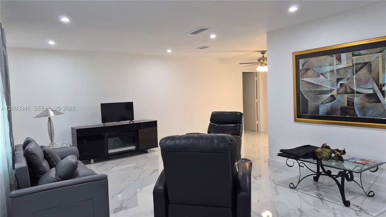 For Sale: $395,000 (2 beds, 2 baths, 1690 Square Feet)