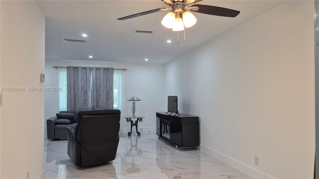 For Sale: $395,000 (2 beds, 2 baths, 1690 Square Feet)