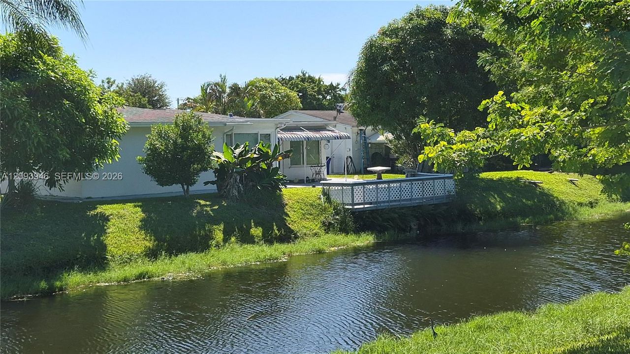 For Sale: $395,000 (2 beds, 2 baths, 1690 Square Feet)