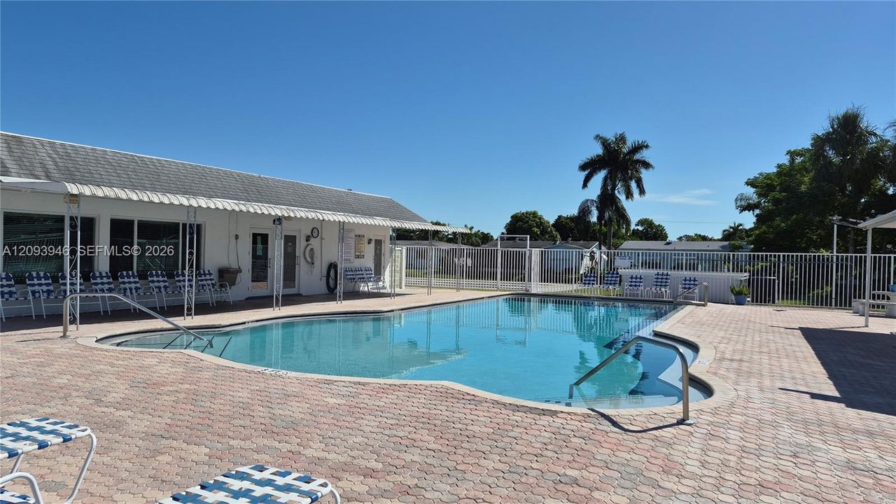 For Sale: $395,000 (2 beds, 2 baths, 1690 Square Feet)