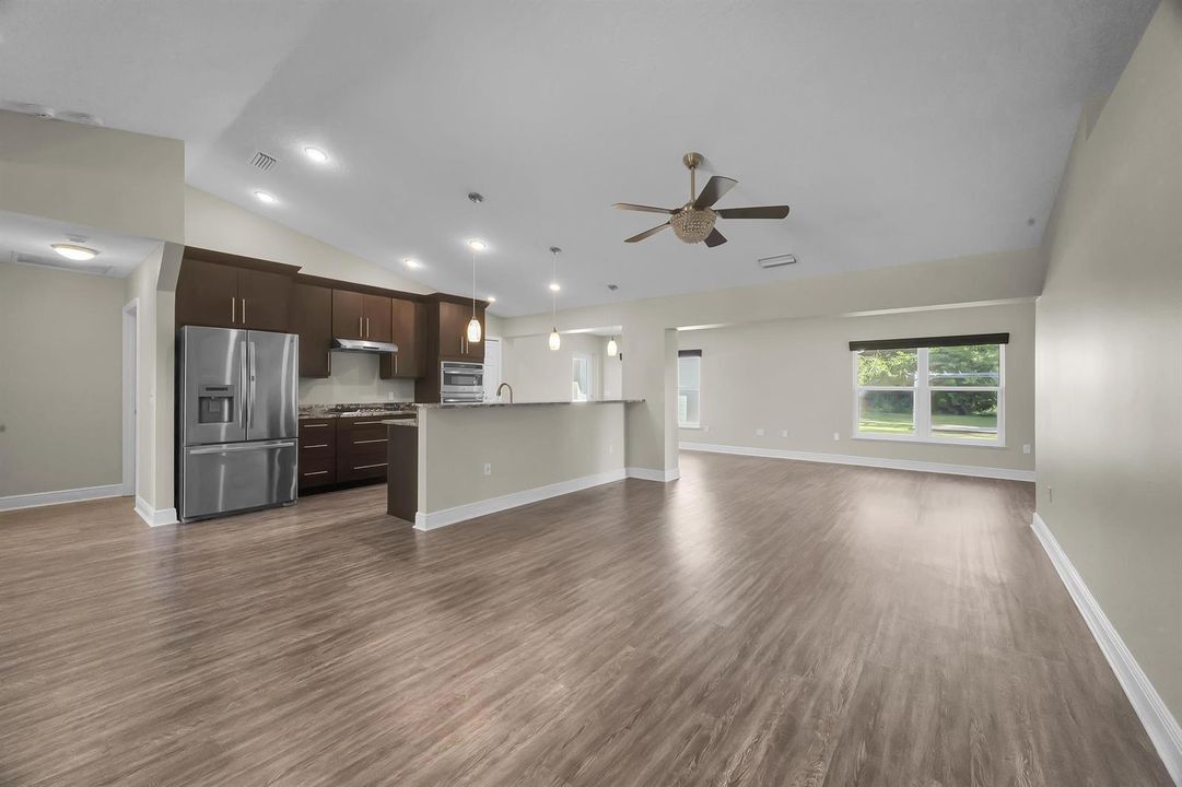 Kitchen/ Living Room
