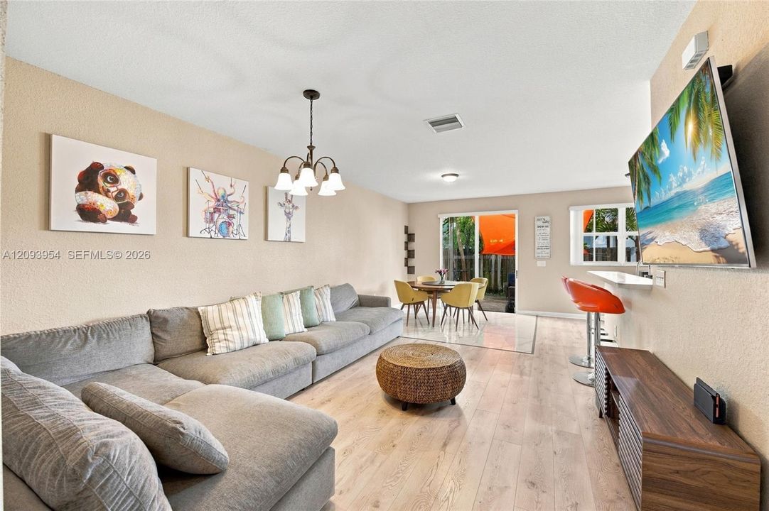 For Sale: $475,000 (3 beds, 2 baths, 1812 Square Feet)