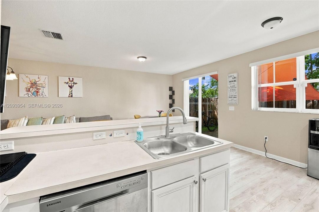 For Sale: $475,000 (3 beds, 2 baths, 1812 Square Feet)