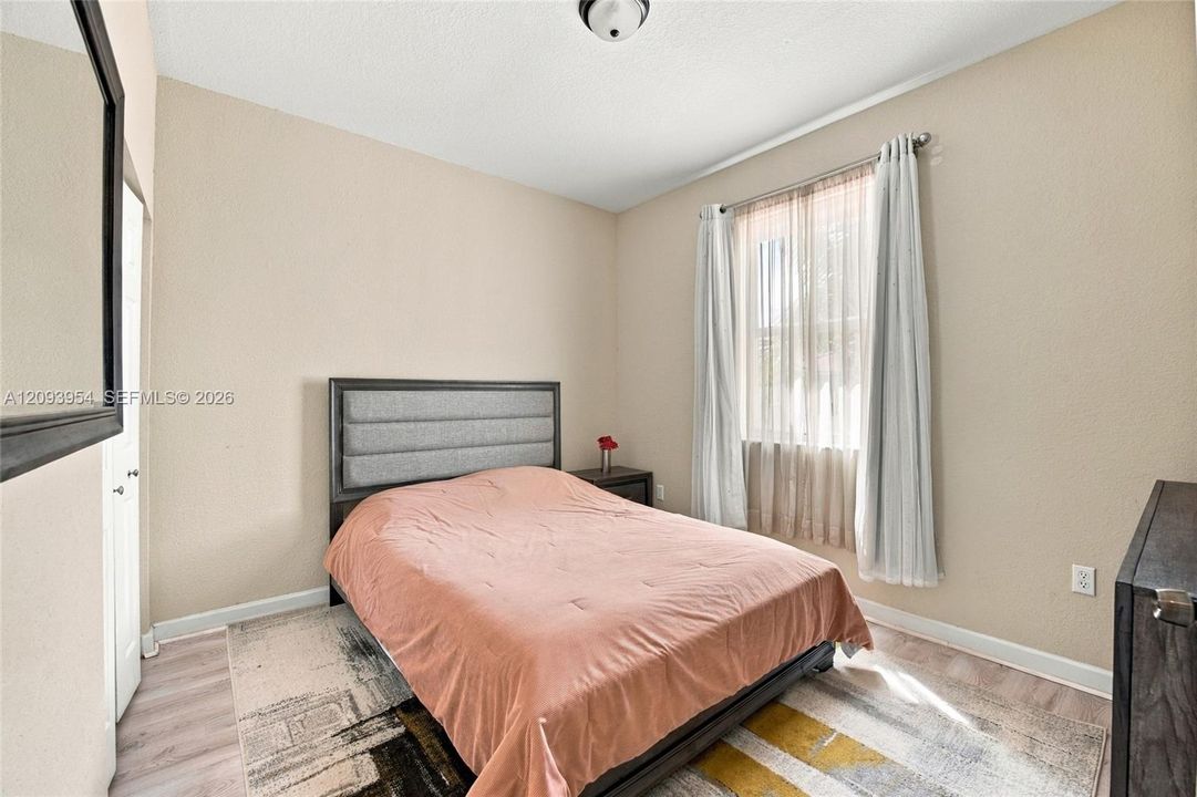 For Sale: $475,000 (3 beds, 2 baths, 1812 Square Feet)