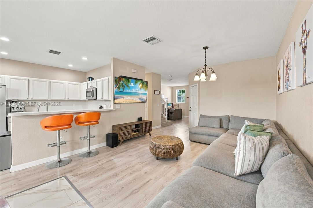 For Sale: $475,000 (3 beds, 2 baths, 1812 Square Feet)