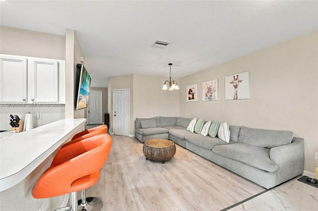 For Sale: $475,000 (3 beds, 2 baths, 1812 Square Feet)