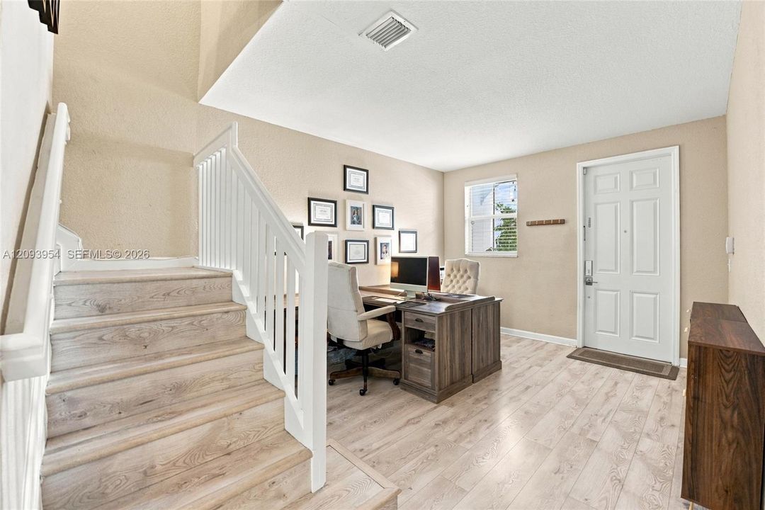 For Sale: $475,000 (3 beds, 2 baths, 1812 Square Feet)