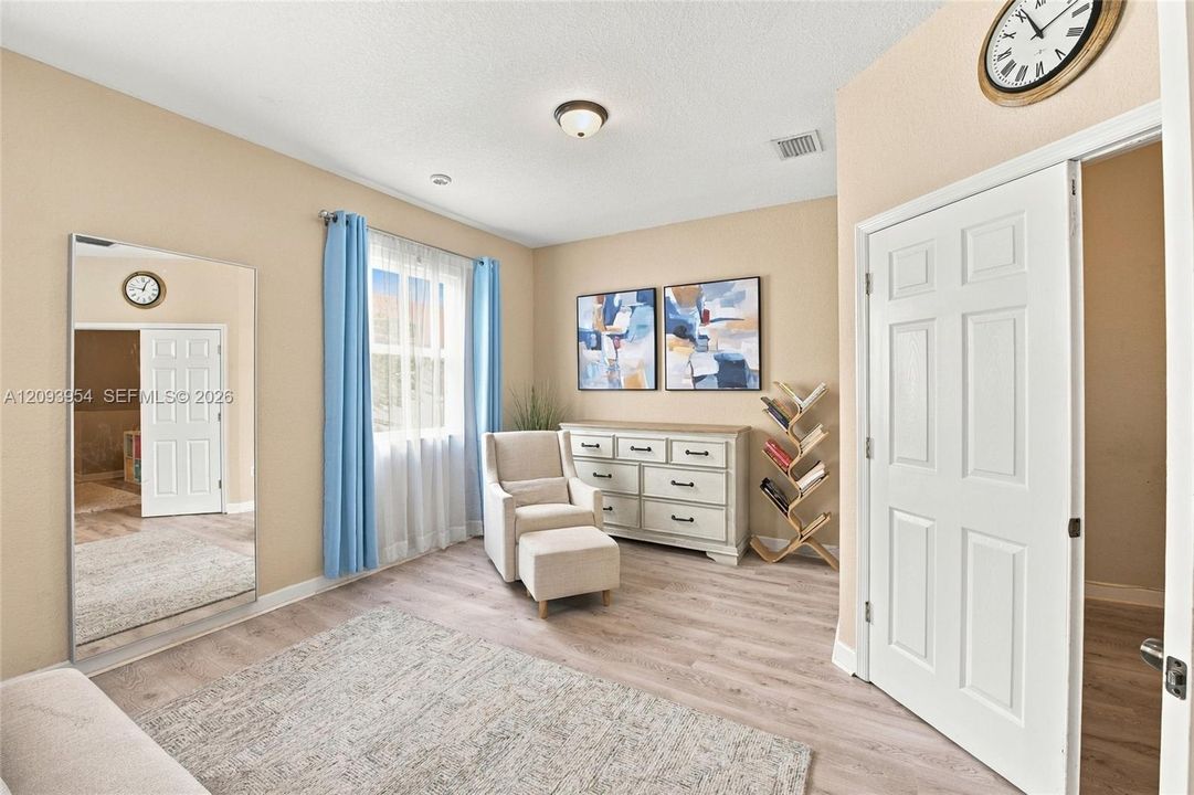 For Sale: $475,000 (3 beds, 2 baths, 1812 Square Feet)