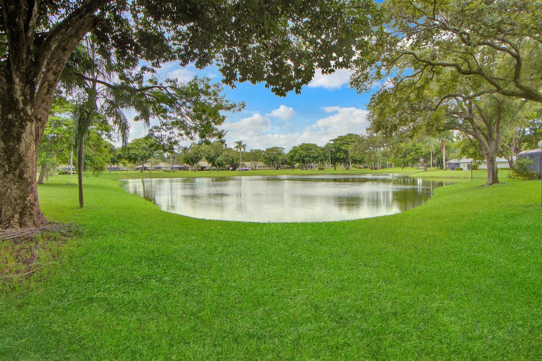 8864-Sunscape-Pond