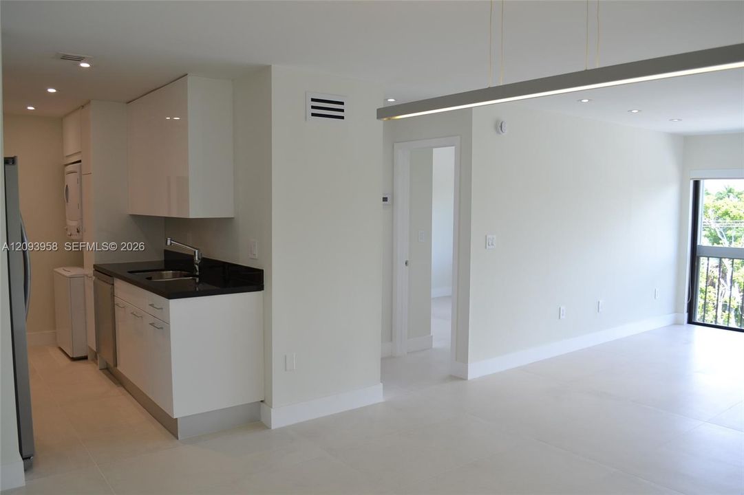 For Rent: $4,700 (2 beds, 2 baths, 1036 Square Feet)