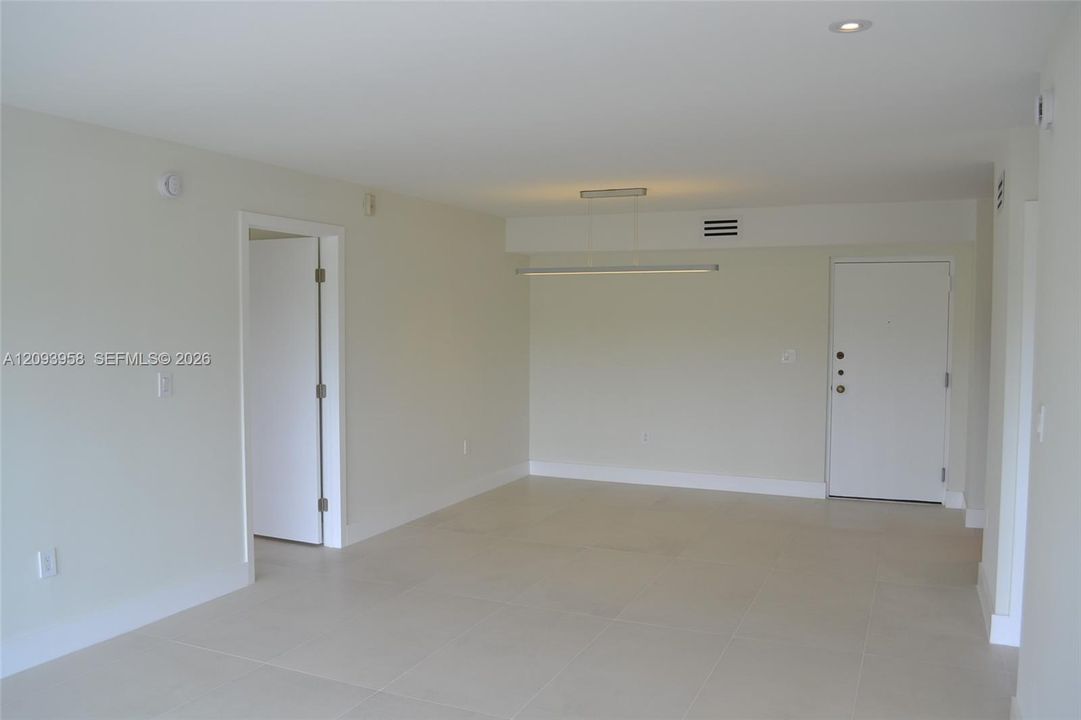 For Rent: $4,700 (2 beds, 2 baths, 1036 Square Feet)