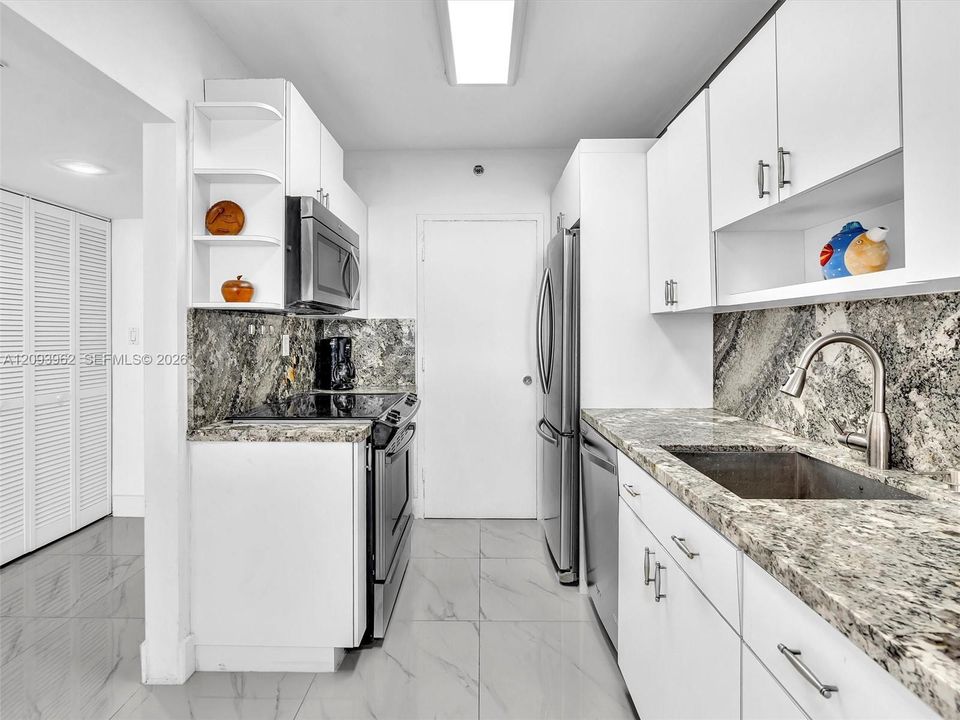 В аренду: $3,200 (1 спален, 1 ванн, 835 Квадратных фут)