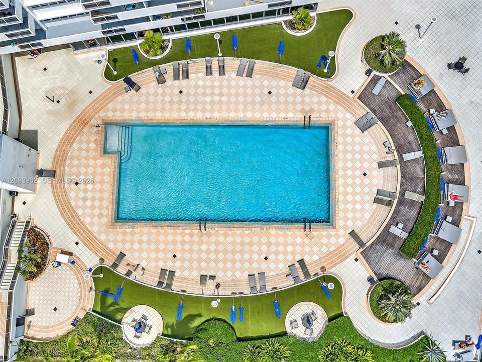 В аренду: $3,200 (1 спален, 1 ванн, 835 Квадратных фут)