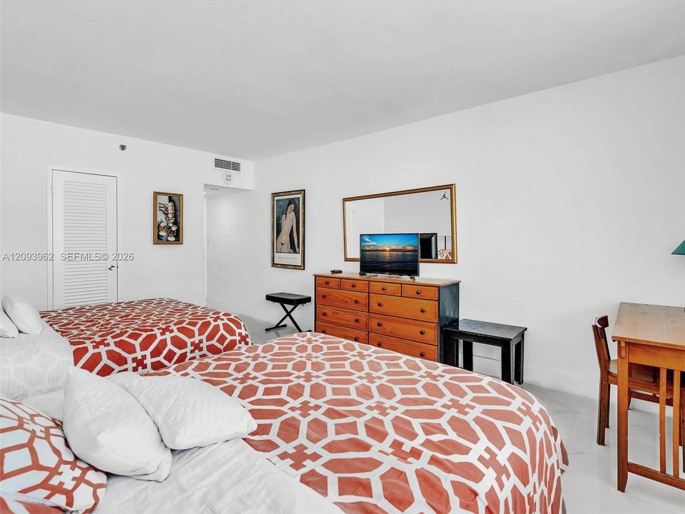 В аренду: $3,200 (1 спален, 1 ванн, 835 Квадратных фут)