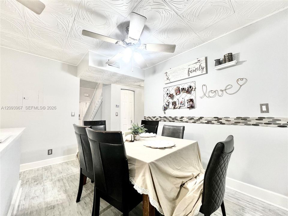For Sale: $380,000 (3 beds, 2 baths, 1512 Square Feet)