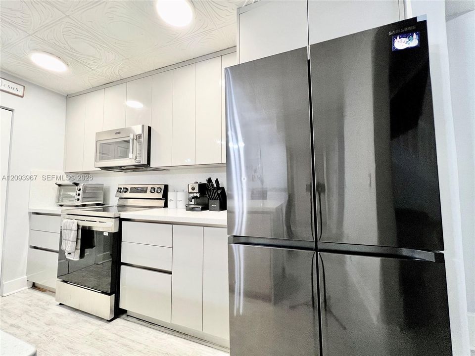 For Sale: $380,000 (3 beds, 2 baths, 1512 Square Feet)