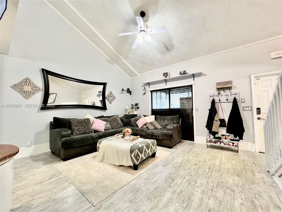 For Sale: $380,000 (3 beds, 2 baths, 1512 Square Feet)