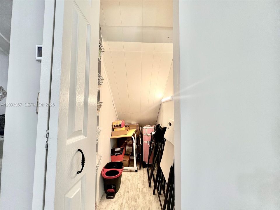 For Sale: $380,000 (3 beds, 2 baths, 1512 Square Feet)