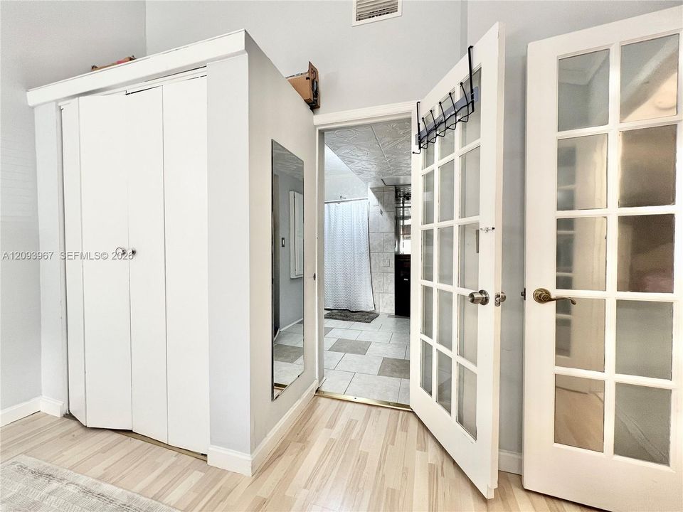 For Sale: $380,000 (3 beds, 2 baths, 1512 Square Feet)