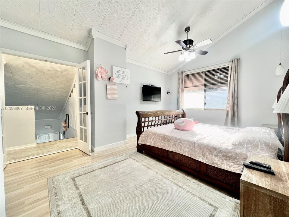 For Sale: $380,000 (3 beds, 2 baths, 1512 Square Feet)
