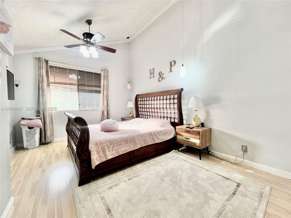 For Sale: $380,000 (3 beds, 2 baths, 1512 Square Feet)